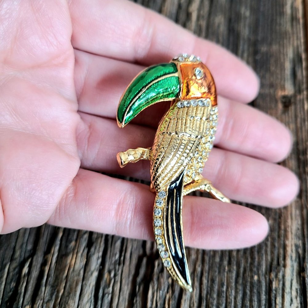 Large vintage parrot brooch/pin with clear white rhinestones.